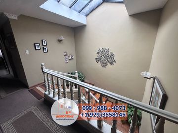 AMPLIA Y ACOGEDORA CASA DE VENTA, Sector Batan Shopping C1457