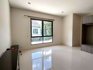 Rumah Cantik di Lingkungan Premium Hyarta Ecovillage