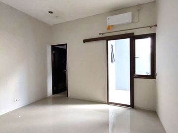 Rumah Cantik di Lingkungan Premium Hyarta Ecovillage