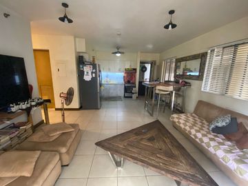 3BR CONDO; EVERGREEN BUILDING, BIRCHWOOD RESIDENCES - ACACIA ESTATES, TAGUIG CITY - FOR SALE