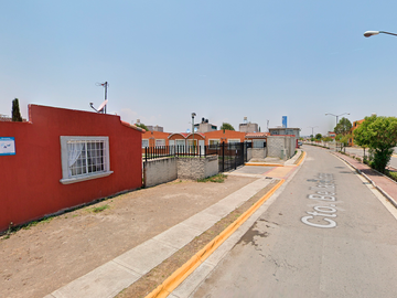 CASA EN PRIVADA SILVESTRE REVUELTAS, ARBOLADA LOS SAUCES, ZUMPANGO,¡NO CREDITOS!