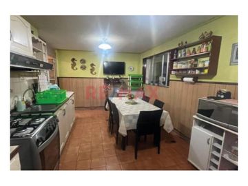 Casa En Venta + Pequeño Local Comercial