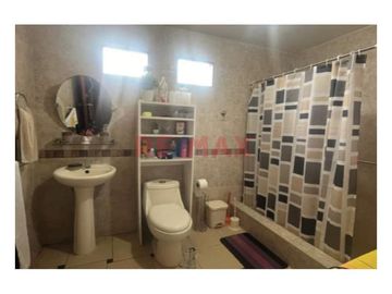 Casa En Venta + Pequeño Local Comercial