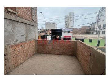Casa En Venta + Pequeño Local Comercial