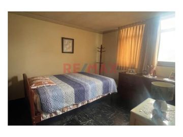 Casa En Venta + Pequeño Local Comercial