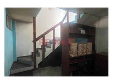 Casa En Venta + Pequeño Local Comercial