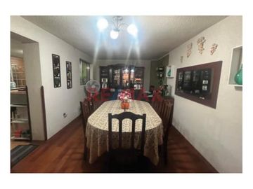 Casa En Venta + Pequeño Local Comercial
