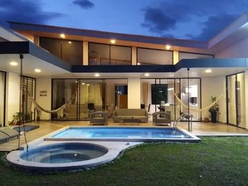 Se Vende Linda Casa Quinta en Condominio Santa Johana de los Bosques - Villavicencio