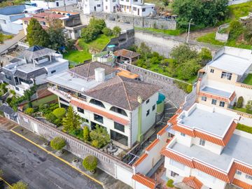 Casa Independiente con terreno En Venta - Armenia Valle de los Chillos