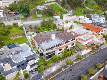 Casa Independiente con terreno En Venta - Armenia Valle de los Chillos