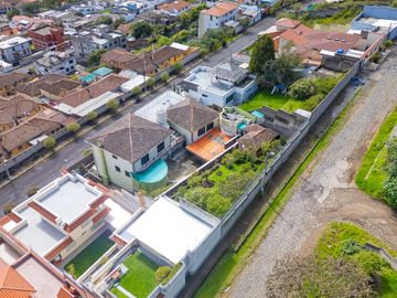 Casa Independiente con terreno En Venta - Armenia Valle de los Chillos