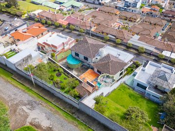 Casa Independiente con terreno En Venta - Armenia Valle de los Chillos