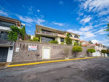 Casa Independiente con terreno En Venta - Armenia Valle de los Chillos