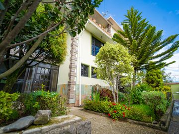 Casa Independiente con terreno En Venta - Armenia Valle de los Chillos
