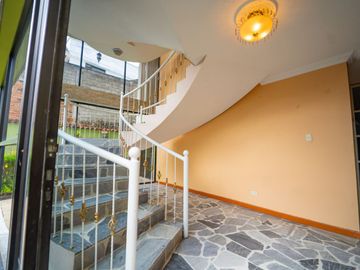 Casa Independiente con terreno En Venta - Armenia Valle de los Chillos