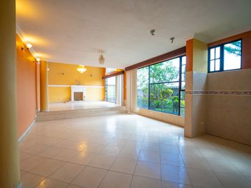 Casa Independiente con terreno En Venta - Armenia Valle de los Chillos