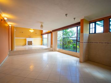 Casa Independiente con terreno En Venta - Armenia Valle de los Chillos