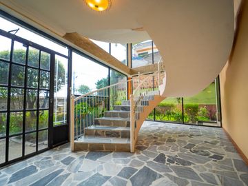 Casa Independiente con terreno En Venta - Armenia Valle de los Chillos