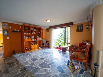 Casa Independiente con terreno En Venta - Armenia Valle de los Chillos