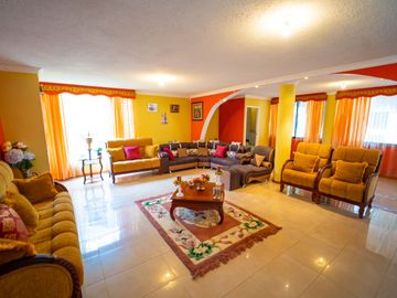 Casa Independiente con terreno En Venta - Armenia Valle de los Chillos