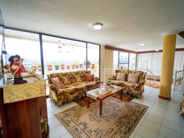 Casa Independiente con terreno En Venta - Armenia Valle de los Chillos