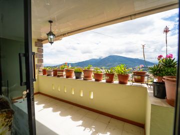 Casa Independiente con terreno En Venta - Armenia Valle de los Chillos