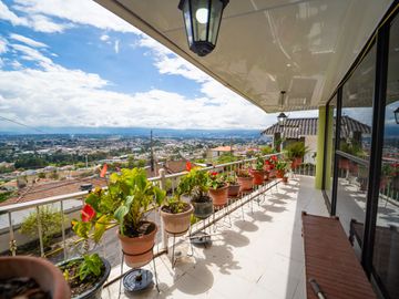 Casa Independiente con terreno En Venta - Armenia Valle de los Chillos