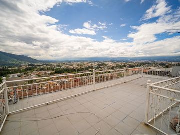 Casa Independiente con terreno En Venta - Armenia Valle de los Chillos