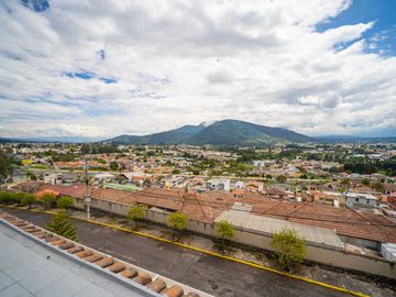 Casa Independiente con terreno En Venta - Armenia Valle de los Chillos