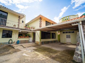 Casa Independiente con terreno En Venta - Armenia Valle de los Chillos