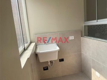 Alquiler De Departamento Duplex En Estreno En El Segundo Y Tercer Piso, Distrito Ate