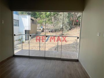 Alquiler De Departamento Duplex En Estreno En El Segundo Y Tercer Piso, Distrito Ate