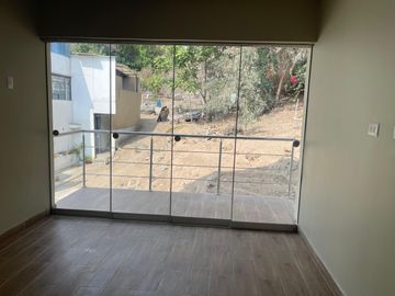 Alquiler De Departamento Duplex En Estreno En El Segundo Y Tercer Piso, Distrito Ate