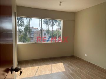Alquiler De Departamento Duplex En Estreno En El Segundo Y Tercer Piso, Distrito Ate