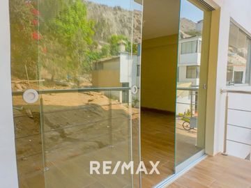 Alquiler De Departamento Duplex En Estreno En El Segundo Y Tercer Piso, Distrito Ate