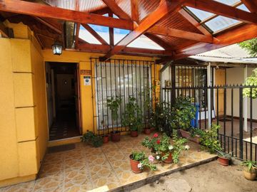 Casa Esquina En Buen Barrio De Talca