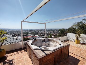 CASA EN VENTA EN LOMA DORADA