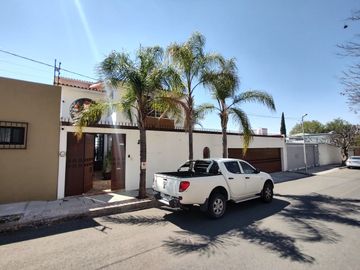 CASA EN VENTA EN LOMA DORADA