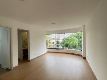 ELEGANTE DEPARTAMENTO REMODELADO EN LA MOLINA – 3 DORMITORIOS