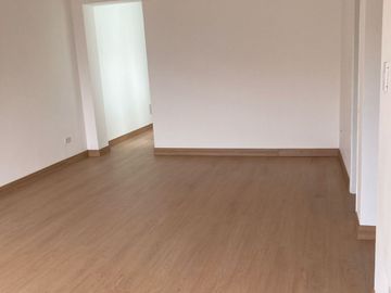 ELEGANTE DEPARTAMENTO REMODELADO EN LA MOLINA – 3 DORMITORIOS