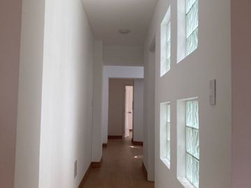 ELEGANTE DEPARTAMENTO REMODELADO EN LA MOLINA – 3 DORMITORIOS