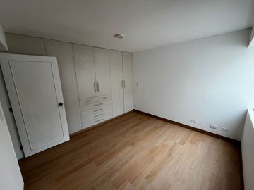 ELEGANTE DEPARTAMENTO REMODELADO EN LA MOLINA – 3 DORMITORIOS