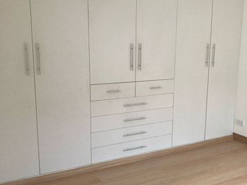ELEGANTE DEPARTAMENTO REMODELADO EN LA MOLINA – 3 DORMITORIOS