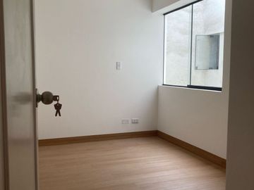 ELEGANTE DEPARTAMENTO REMODELADO EN LA MOLINA – 3 DORMITORIOS