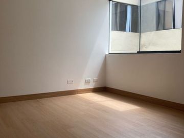 ELEGANTE DEPARTAMENTO REMODELADO EN LA MOLINA – 3 DORMITORIOS