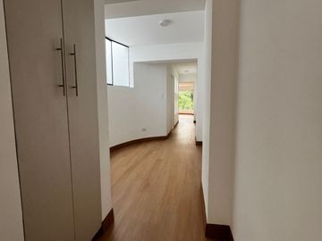 ELEGANTE DEPARTAMENTO REMODELADO EN LA MOLINA – 3 DORMITORIOS