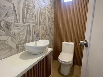 ELEGANTE DEPARTAMENTO REMODELADO EN LA MOLINA – 3 DORMITORIOS