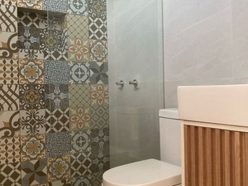 ELEGANTE DEPARTAMENTO REMODELADO EN LA MOLINA – 3 DORMITORIOS