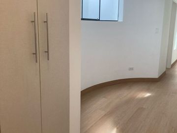 ELEGANTE DEPARTAMENTO REMODELADO EN LA MOLINA – 3 DORMITORIOS