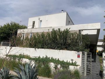 Exclusiva Casa Mediterránea En Condominio La Reserva